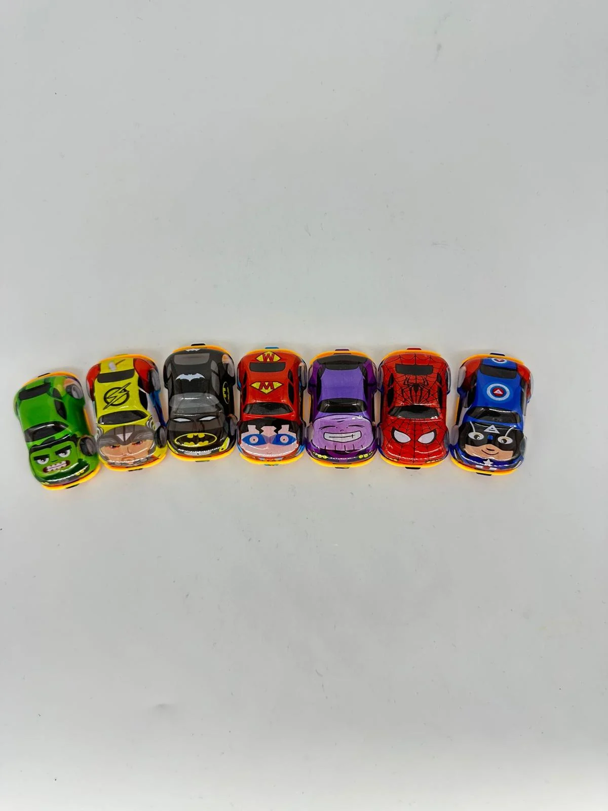 384 Sorpresitas Autito a Fricción Personajes varios por unidad - Imagen 1