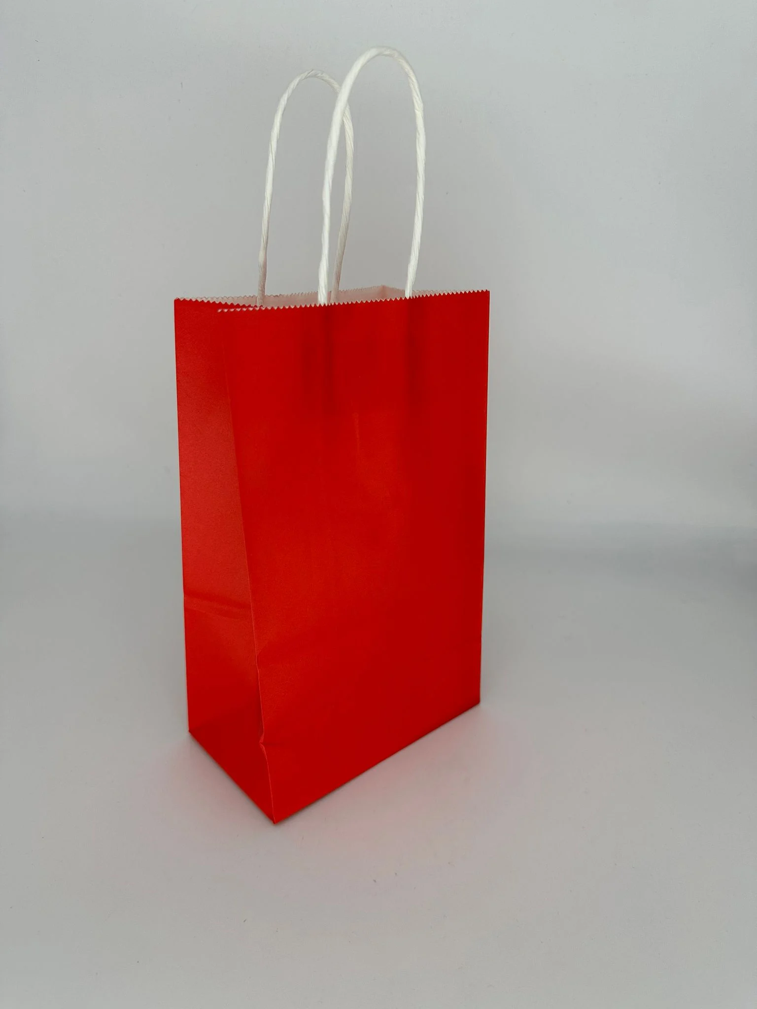 616_2 Bolsa Sorpresitas Papel con Asas Rojo - por unidad - Imagen 1